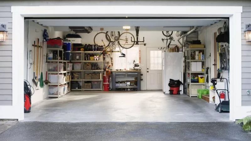 Vue de l'intérieur d'un garage