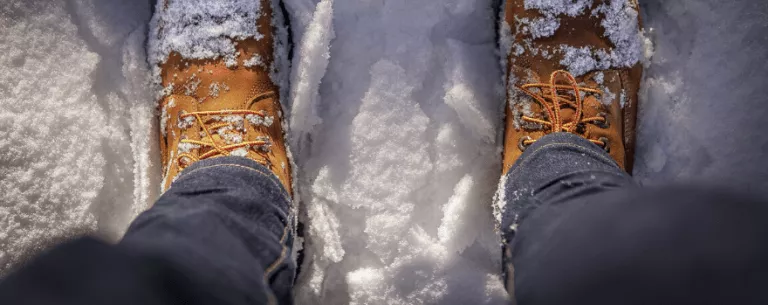 Botte d'hiver dans la neige